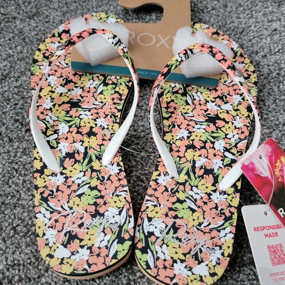 NWT! Roxy Flips - 8 - Picture 4 of 4